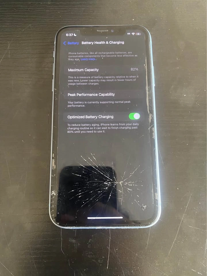 Iphone XR Cracked Screen - photo 2