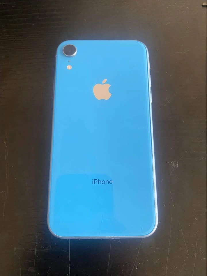 Iphone XR Cracked Screen - photo 3