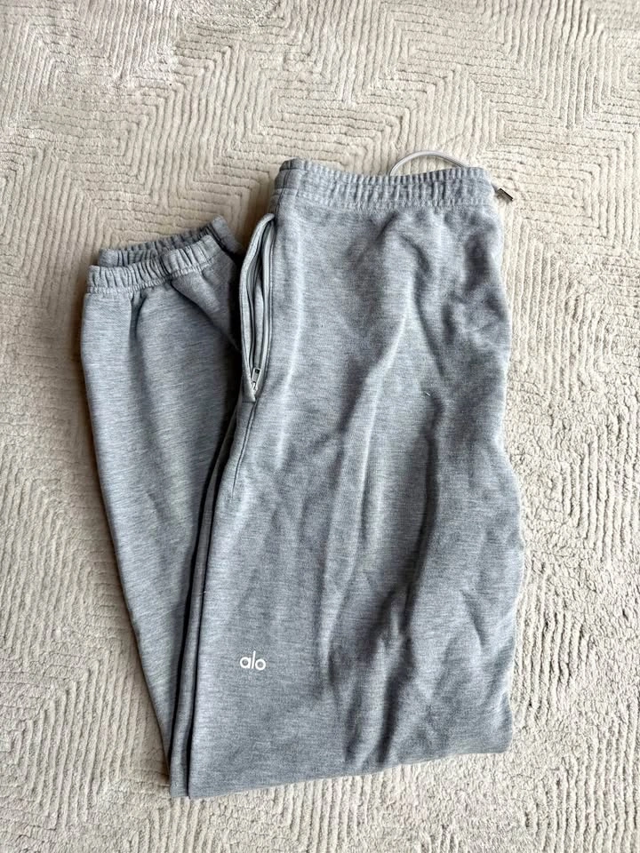 Alo Yoga Men’s Grey Joggers Sweatpants - Size Large
