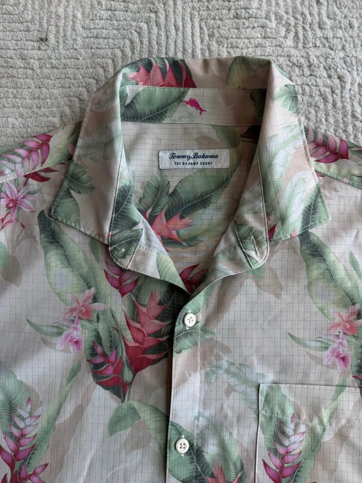Tommy Bahama Men’s IslandZone Floral Hawaiian Shirt - Size Large - photo 2