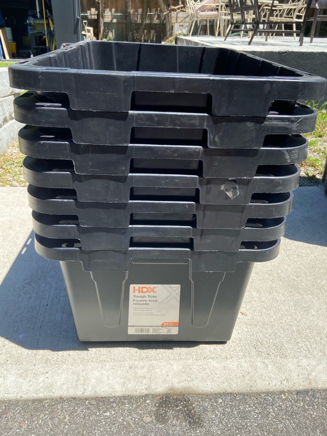 7 storage bins with lids