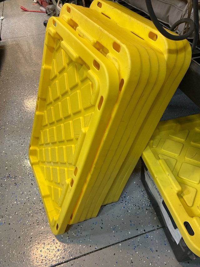 7 storage bins with lids - photo 2