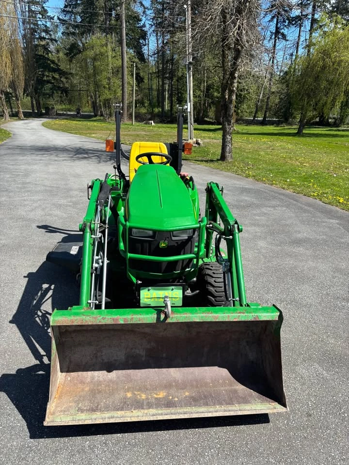2014 John Deere 1023E tractor with mower - photo 2