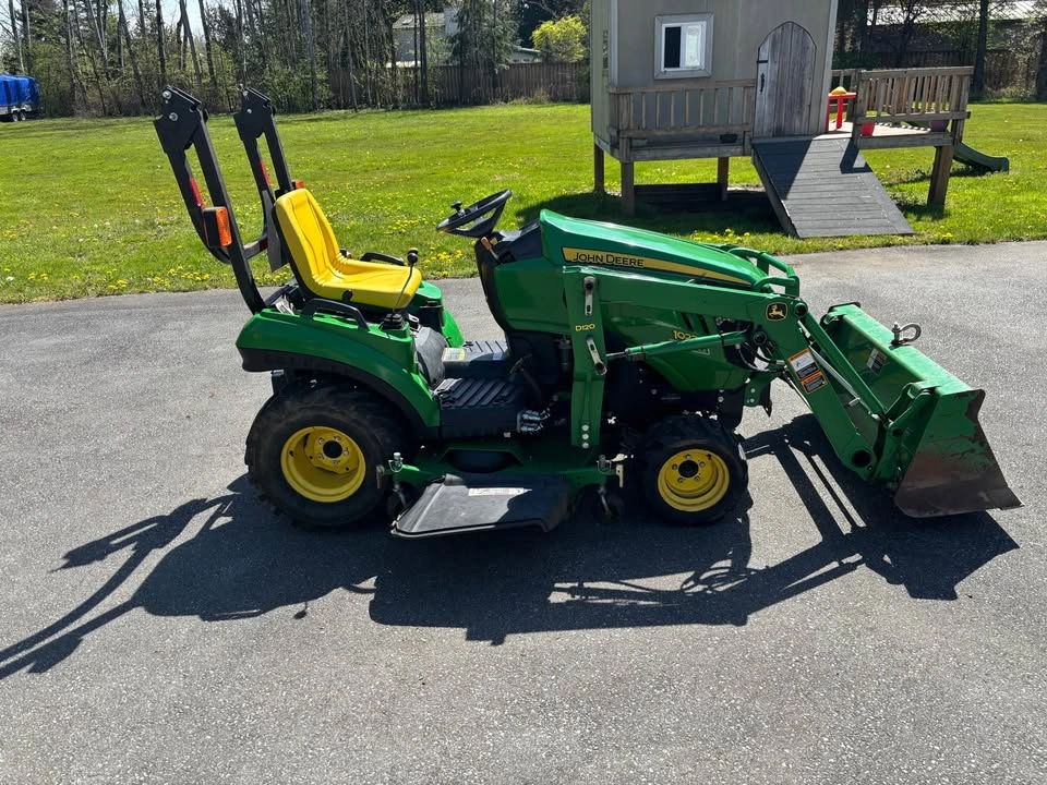 2014 John Deere 1023E tractor with mower - photo 3