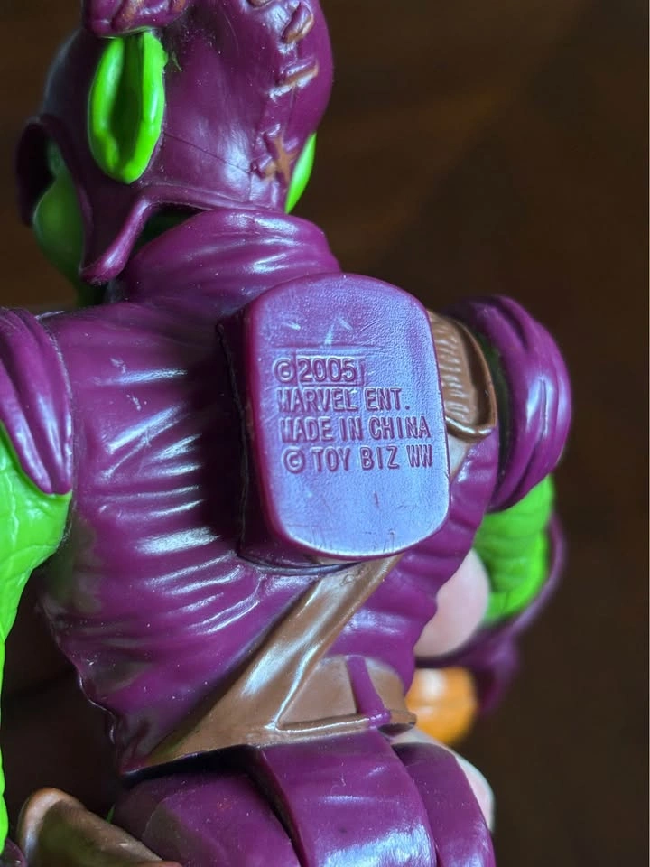 Marvel Toy Biz 2005 Green Goblin Action Figure - photo 4