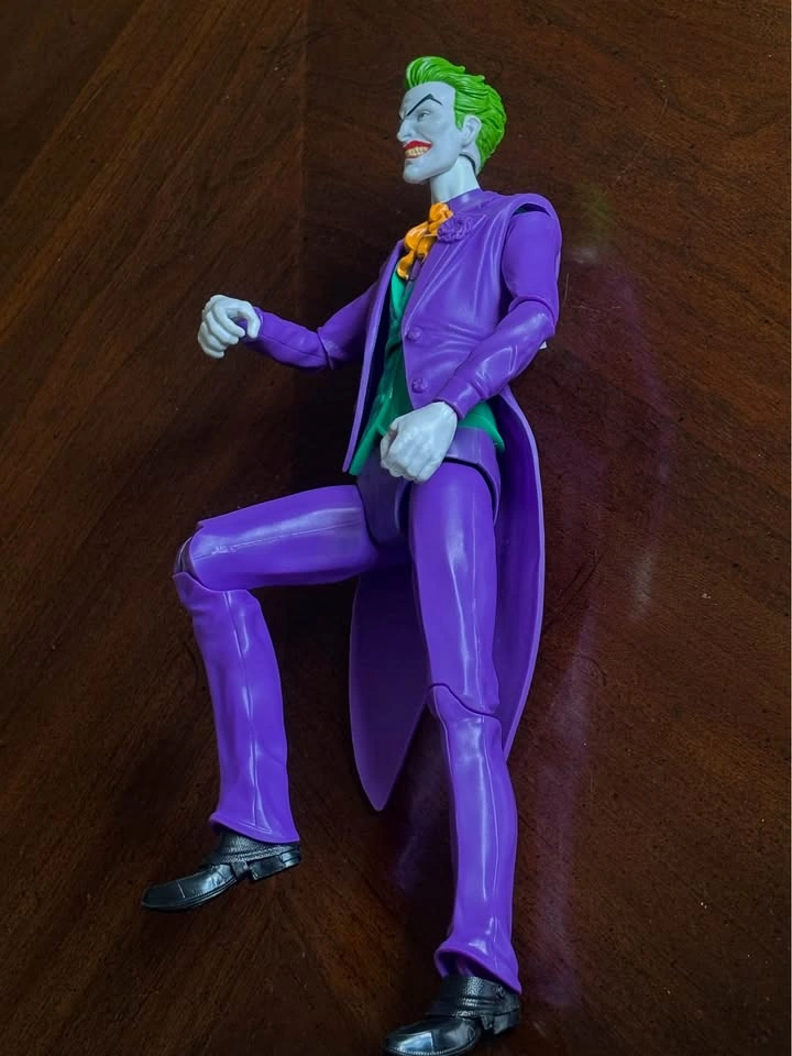 DC Comics The Joker Action Figure fully poseable - photo 2