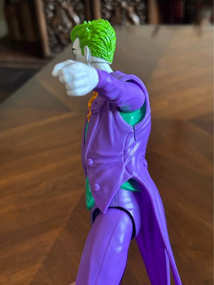 DC Comics The Joker Action Figure fully poseable - photo 5