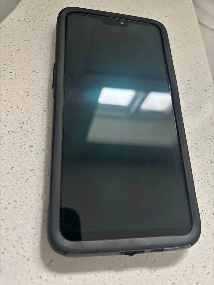 OnePlus 6 128gb With Otterbox