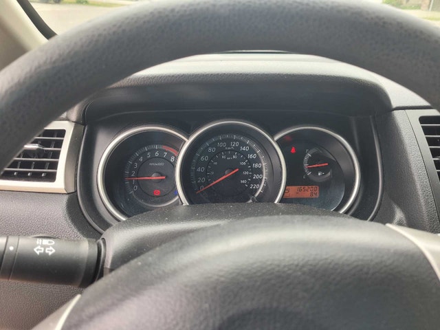 2011 Nissan Versa 1.8 S - photo 4