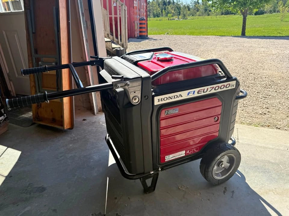 Honda EU7000is Generator - 96 Hours, Brand New Condition