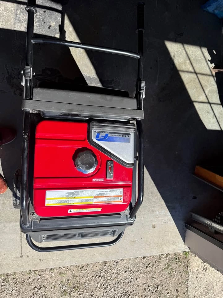 Honda EU7000is Generator - 96 Hours, Brand New Condition - photo 2