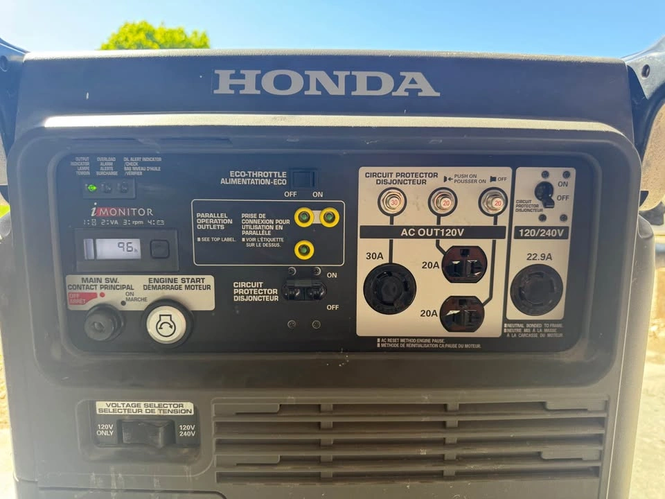 Honda EU7000is Generator - 96 Hours, Brand New Condition - photo 3