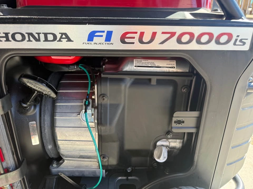 Honda EU7000is Generator - 96 Hours, Brand New Condition - photo 5