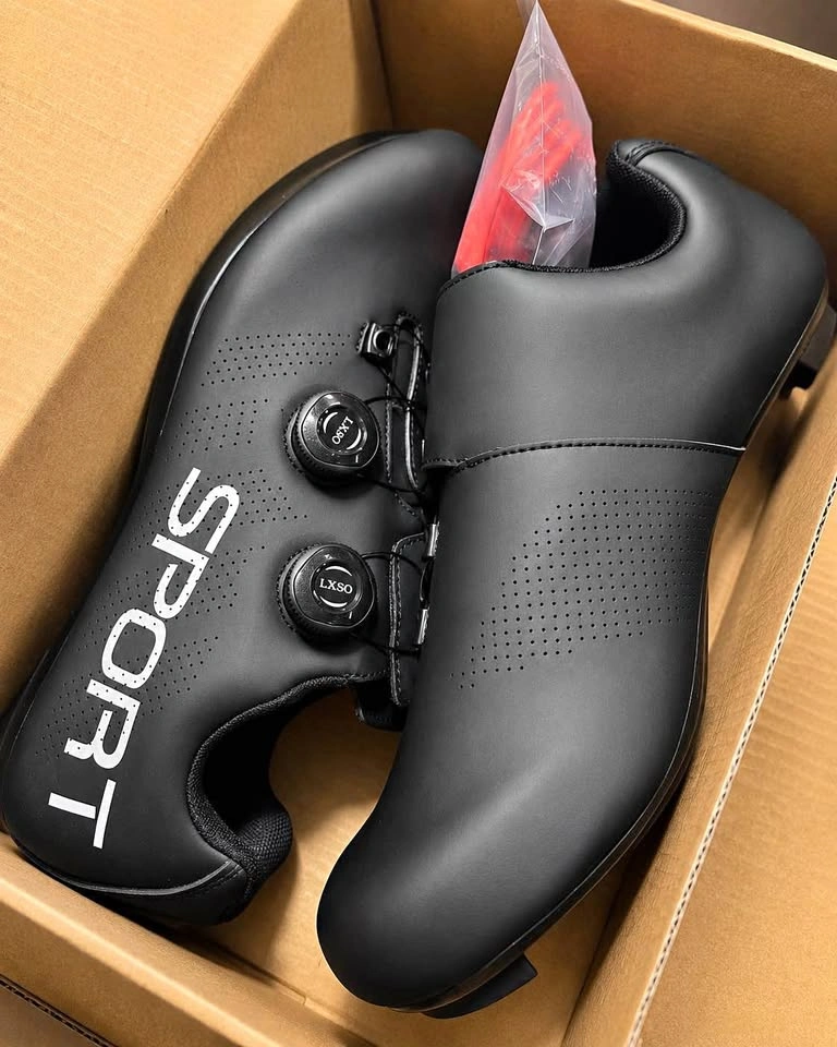 Black cycling shoes, size EU 47 / approx. US Men’s 13–13.5