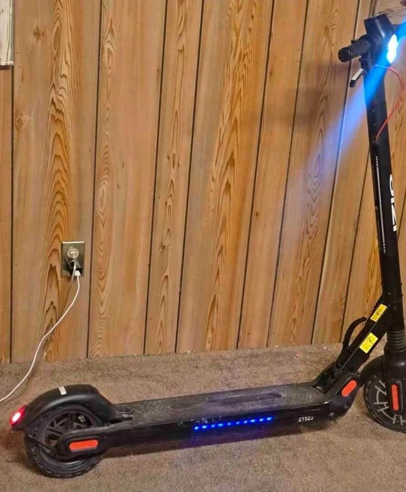 Izip electric E-Scooter - photo 3