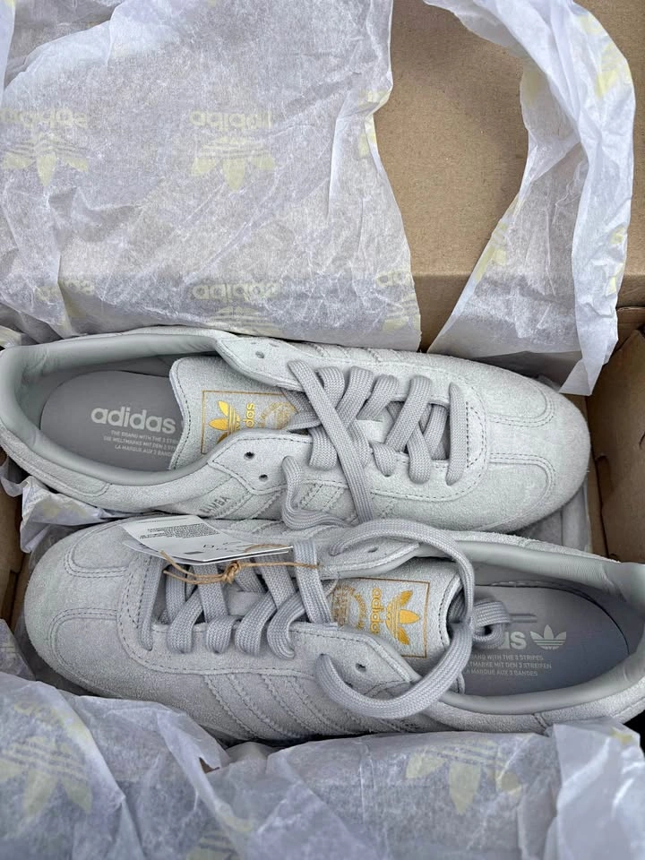 BNIB Adidas Samba OG Grey Two Gold Metallic US 10