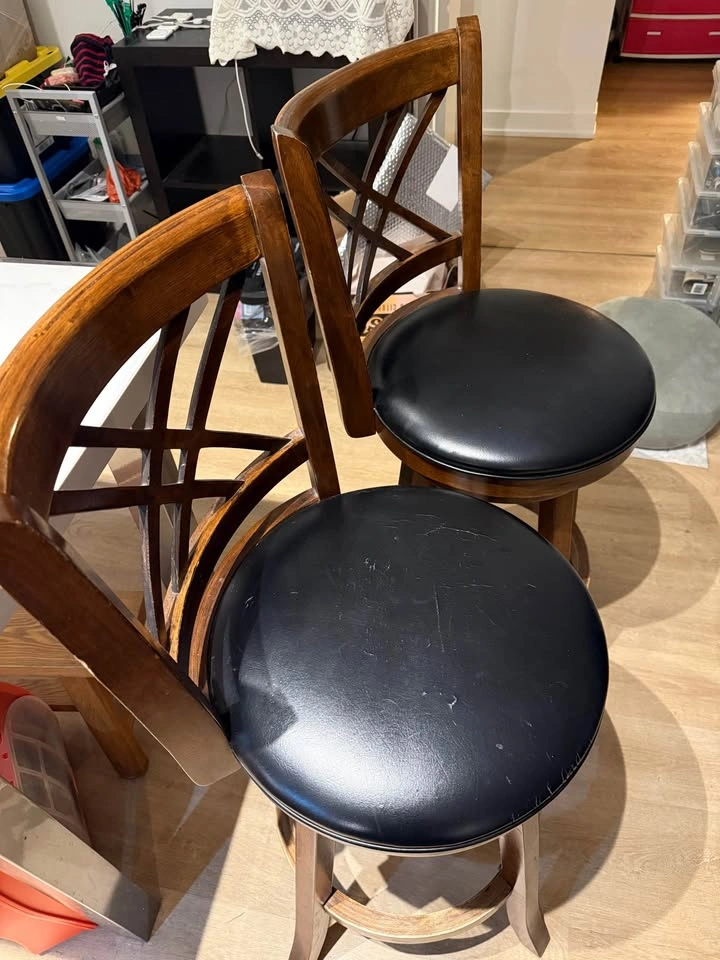 Pair of Swivel X-Back Bar Stools - photo 4