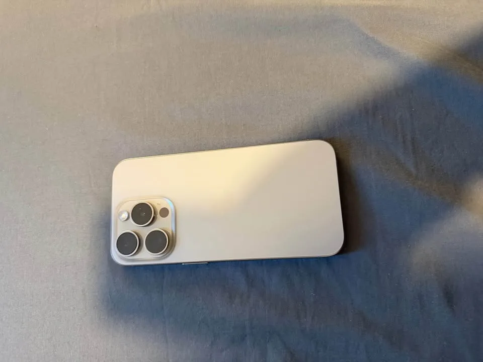 iPhone 15 Pro 128GB Titanium Unlocked image indicator(3)