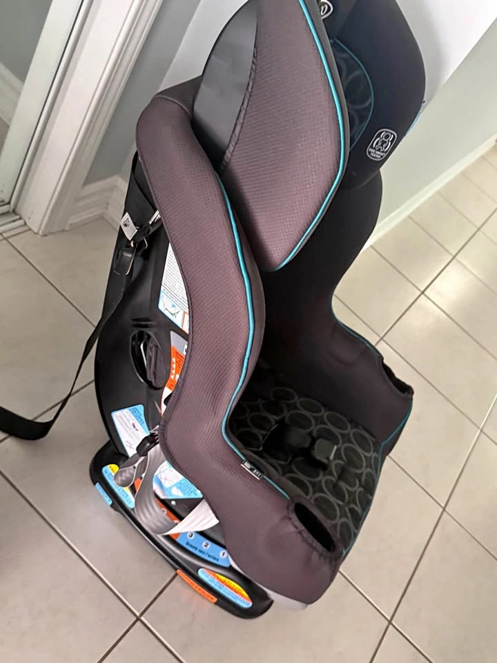 Graco Extend2Fit convertible car seat
