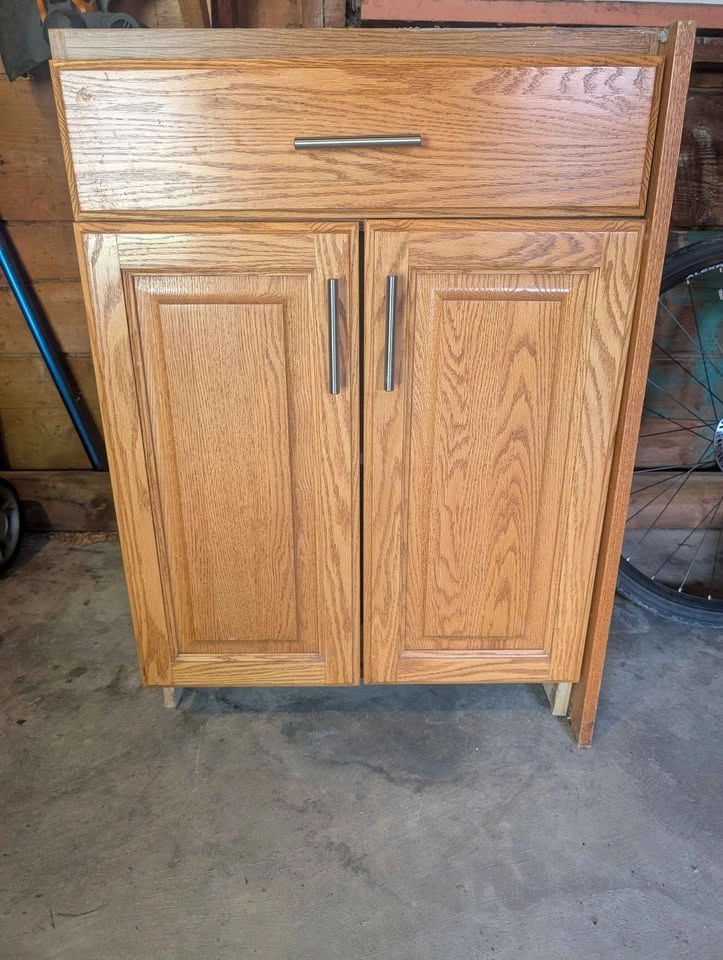 Lower oak cabinet with pullout drawers - photo 2