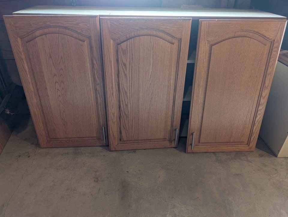 Upper oak cabinets - photo 2