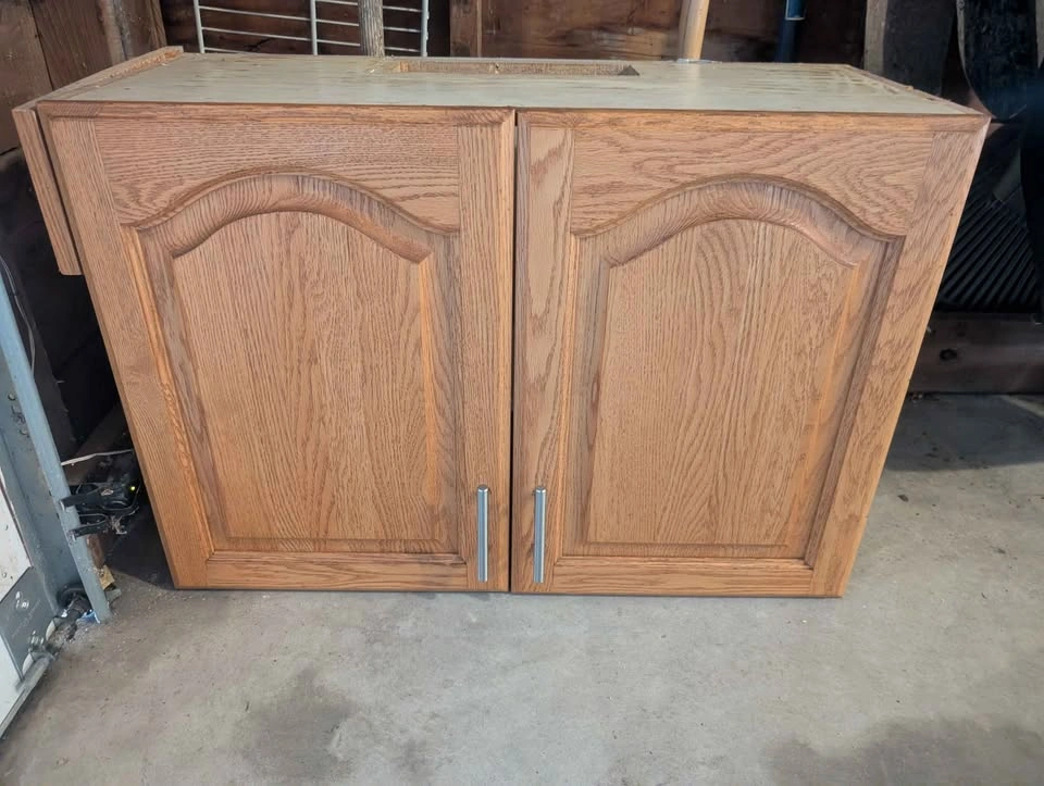 Oak Cabinet 31" x 21" x 13" - photo 2
