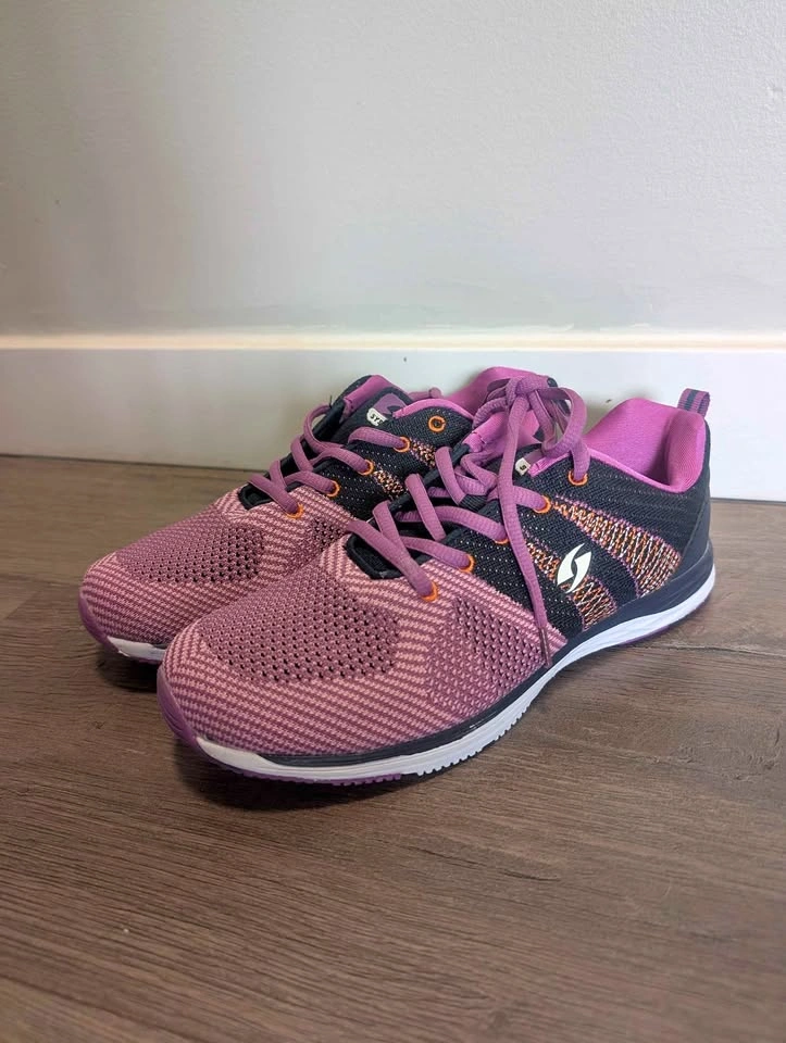 New Women's size 5 sketchers running shoes