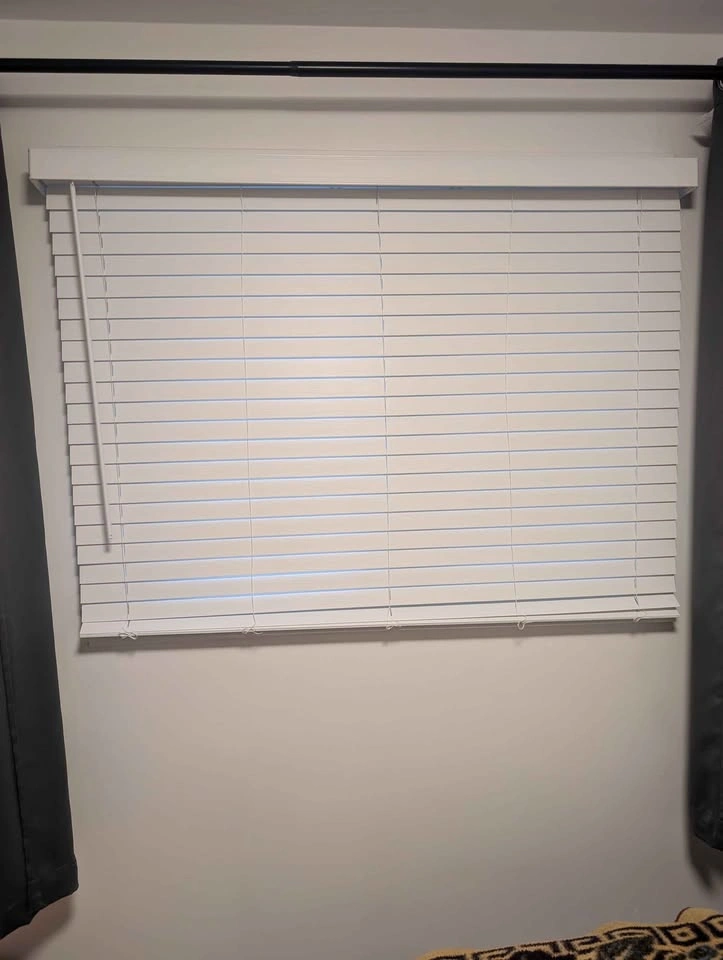 White plastic PVC blinds 43 1/4" horizontal - photo 2