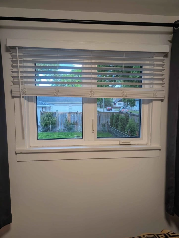White plastic PVC blinds 43 1/4" horizontal - photo 3