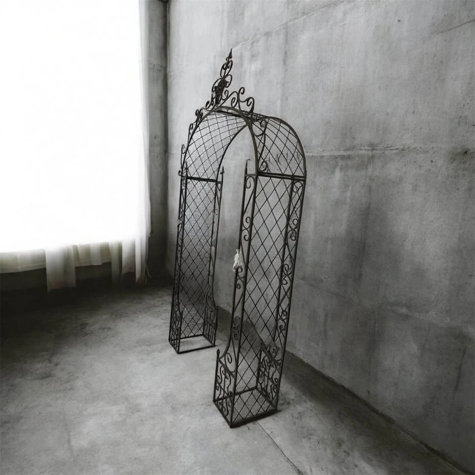 Elegant Metal Garden Arch - photo 2