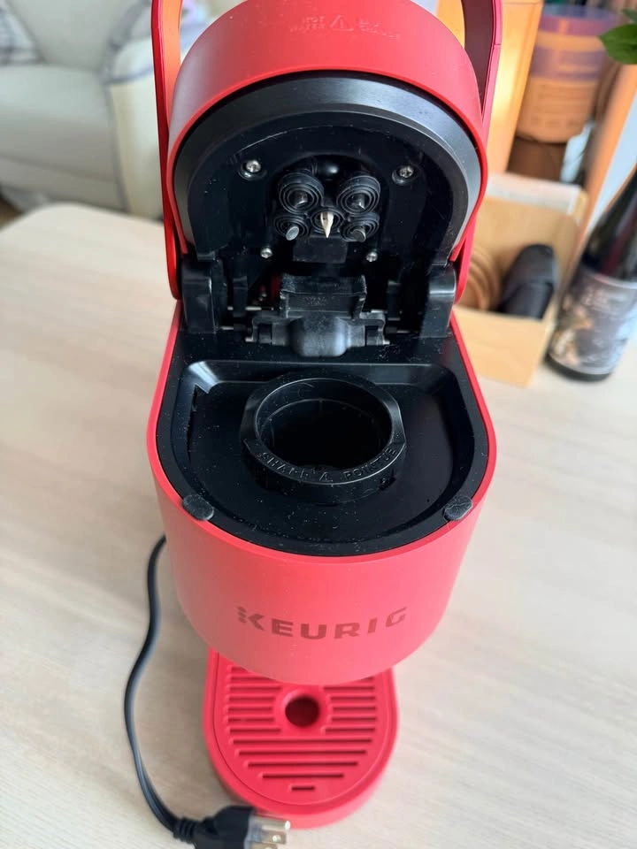 Red Keurig K-Slim coffee maker - photo 3