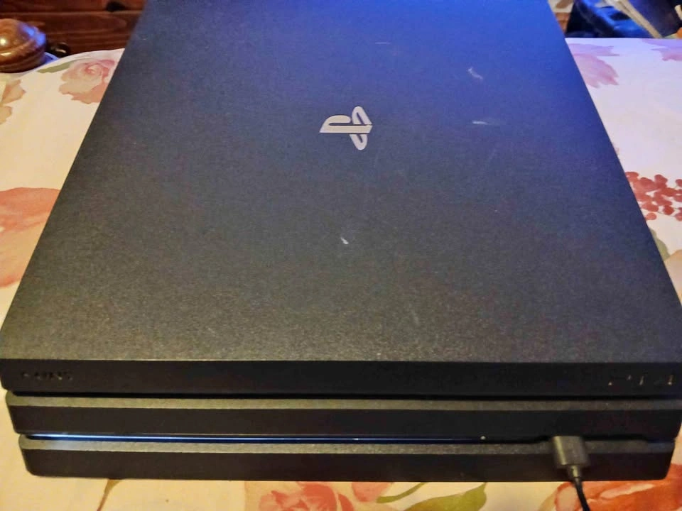 🎮 PS4 Pro 1TB – Great Condition 🎮