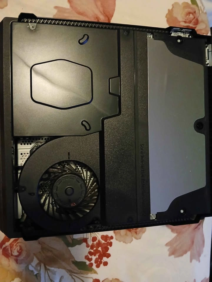 🎮 PS4 Pro 1TB – Great Condition 🎮 - photo 2