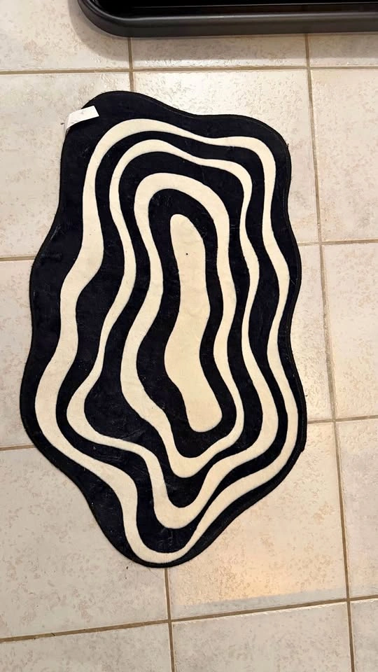 Black & White Wavy Abstract Rug