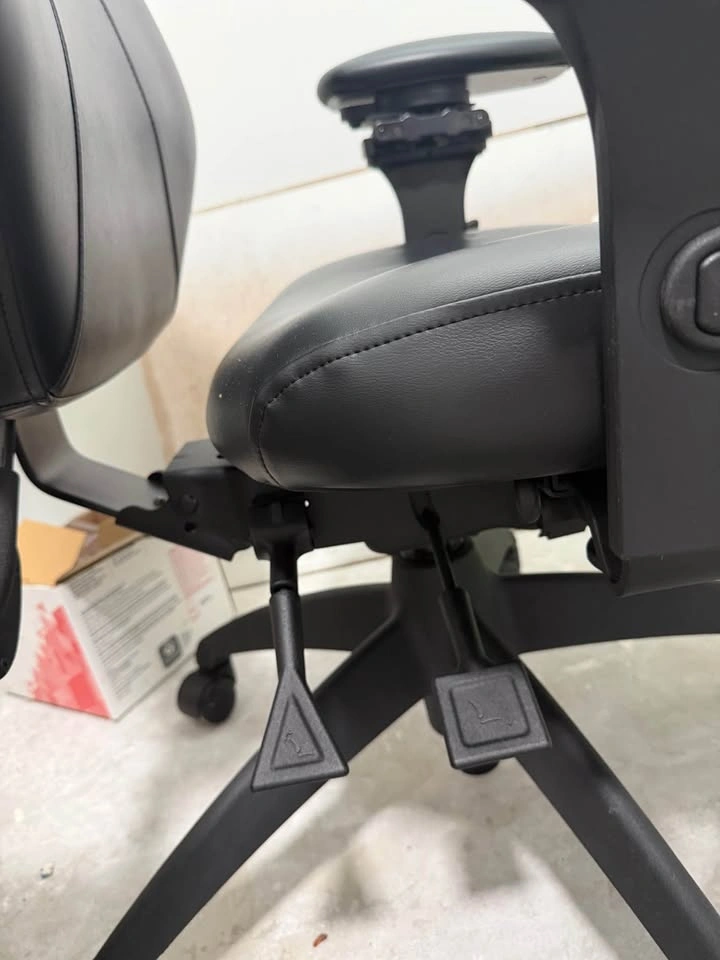 ErgoCentric Executive Chair (eCentric)-Retail $1,199.00 - photo 4
