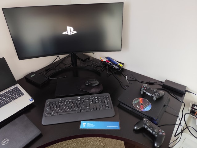 (Delivery) PS4 1TB w/games - photo 2