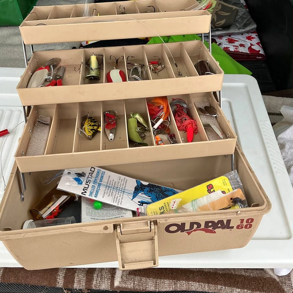 Vintage Old Pal 1060 Tackle Box & Accessories