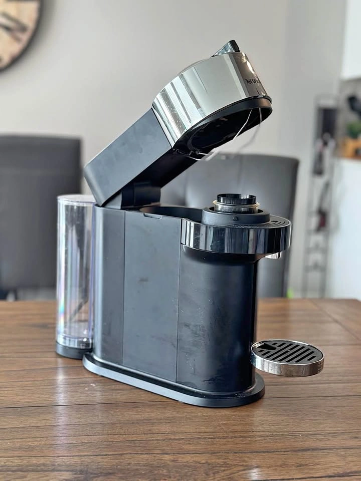 Nespresso Vertuo Next by De’Longhi Coffee Machine