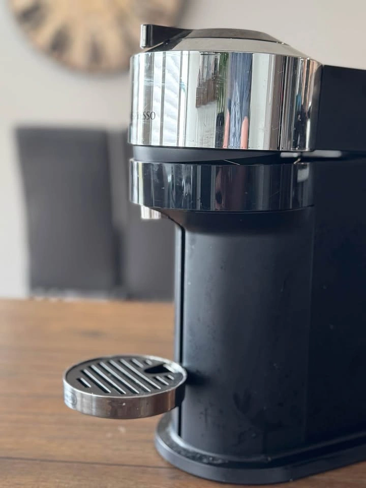 Nespresso Vertuo Next by De’Longhi Coffee Machine - photo 2