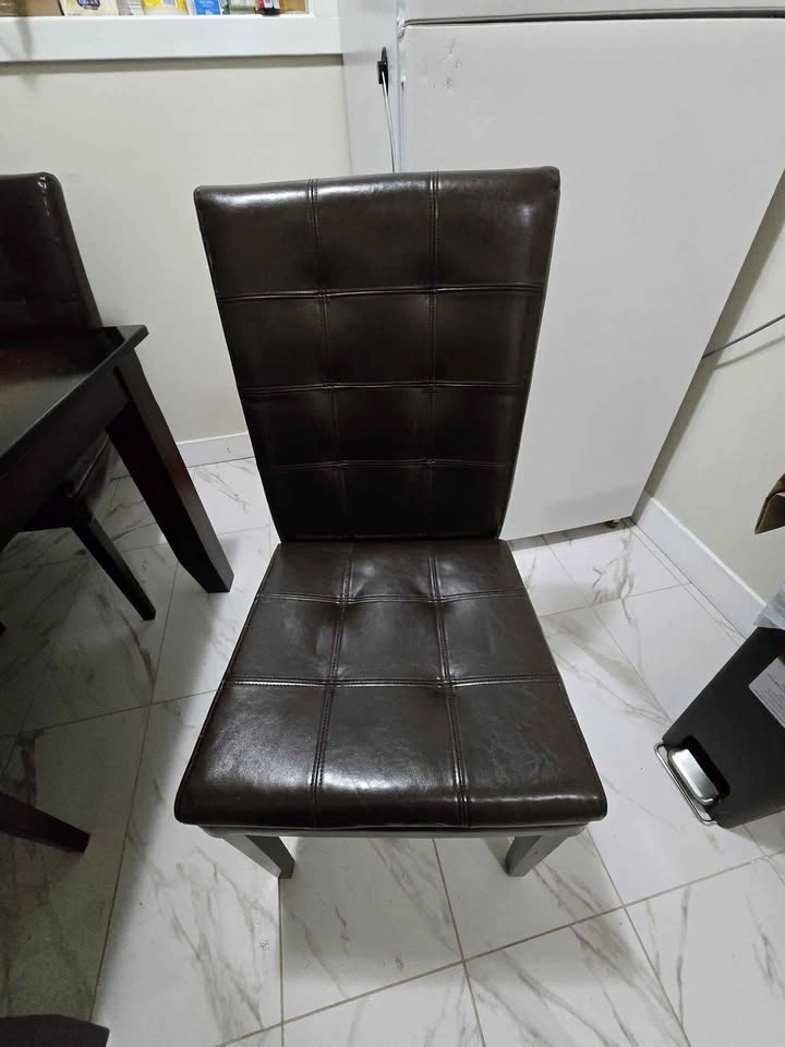 Dark Wood Dining Table with 6 Tufted Chairs - photo 2