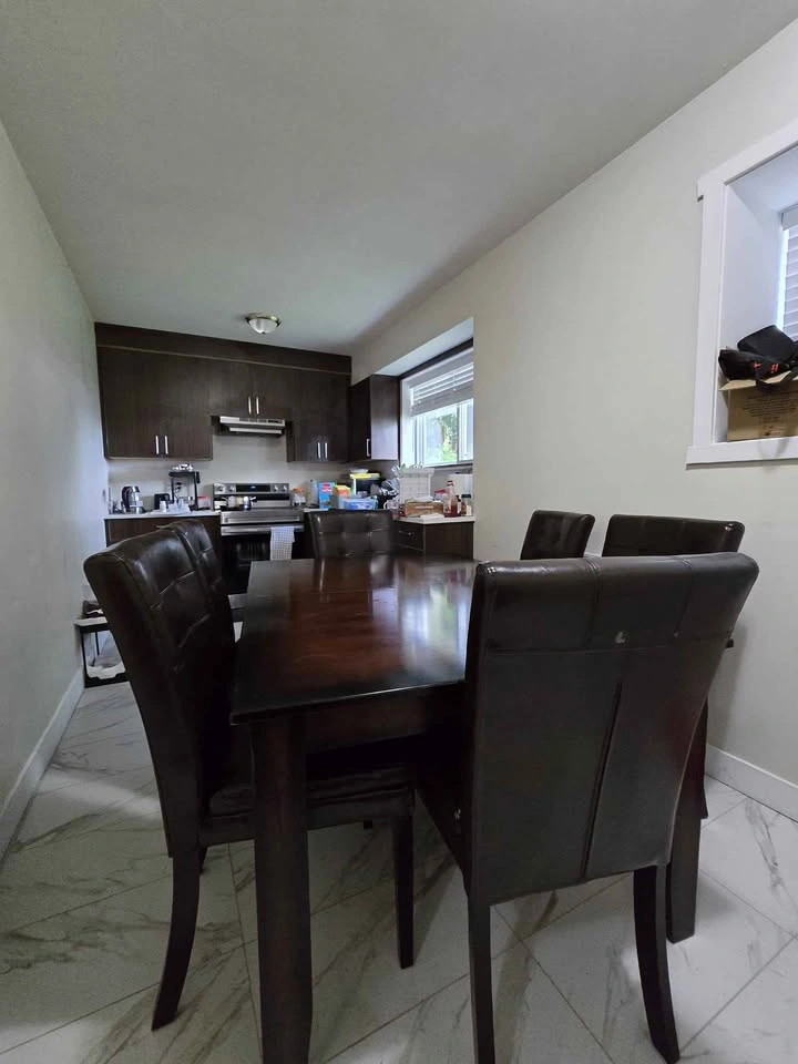 Dark Wood Dining Table with 6 Tufted Chairs - photo 4
