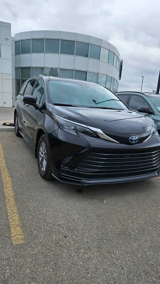 2025 Toyota sienna xle hev - photo 2