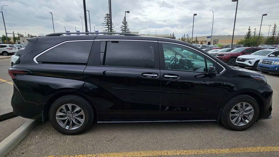 2025 Toyota sienna xle hev - photo 3