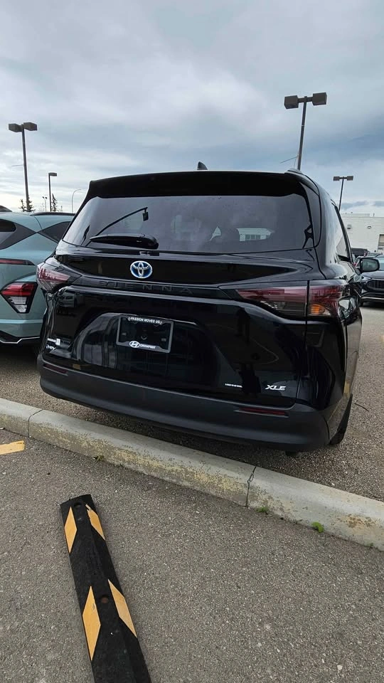 2025 Toyota sienna xle hev - photo 4