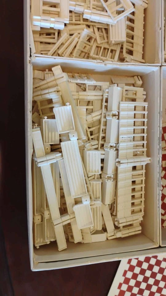 Vintage 1950s Elgo American Skyline Set #95 Plastic Building Kit - photo 3