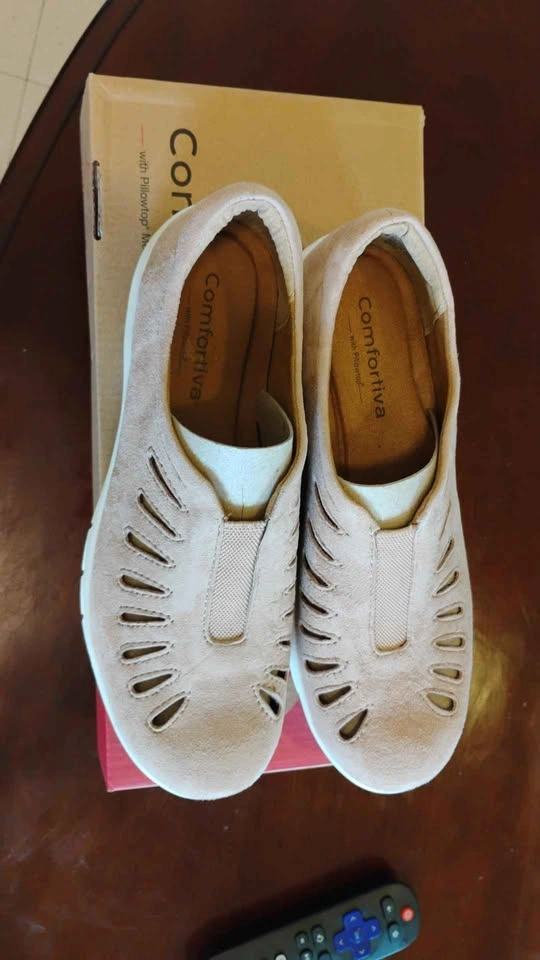 Comfortiva Tinsley Light Brown Mink Suede Ventilated Flats 7M - photo 4