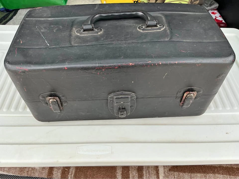 Vintage Metal Tackle Box & Accessories