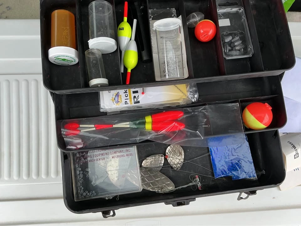 Vintage Metal Tackle Box & Accessories - photo 2