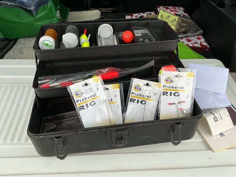 Vintage Metal Tackle Box & Accessories - photo 3