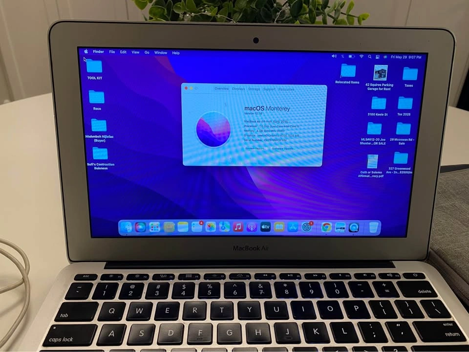 MacBook Air 11-inch (Early 2015) with Charger & Sleeve - photo 2